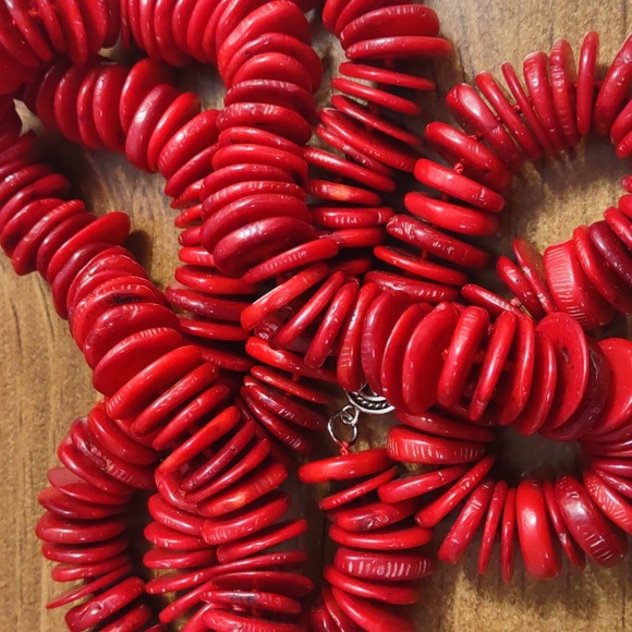 Lucas Lameth Coral Disc Necklace - Picture 7 of 7